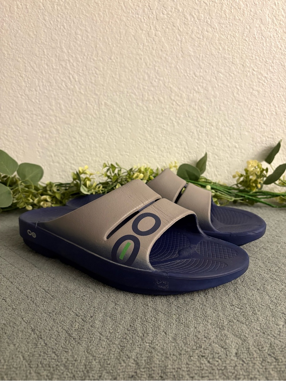 OOFOS OOAHH Recovery Slides Size 11 Men's